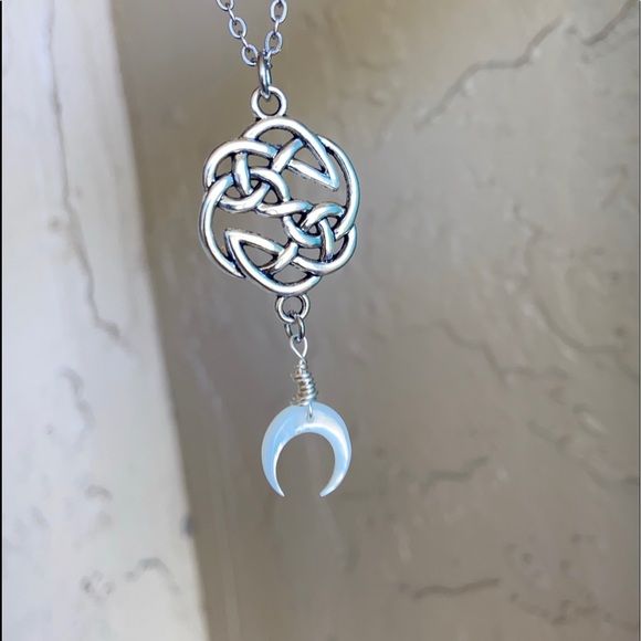 Celtic knot charm & mother of pearl moon - Picture 6 of 11